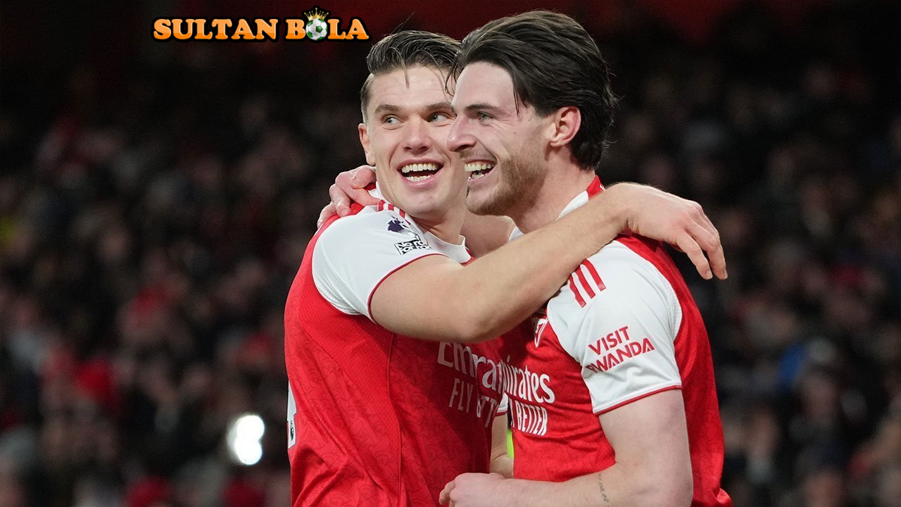 SULTAN BOLA Soroti Sikap Buruk Fans Tottenham Ejek Declan Rice di Derbi London Utara