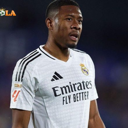 Manchester United batal merekrut David Alaba dan mengincar bek muda
